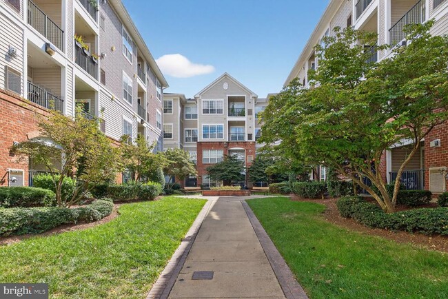 Building Photo - 4862 Eisenhower Ave