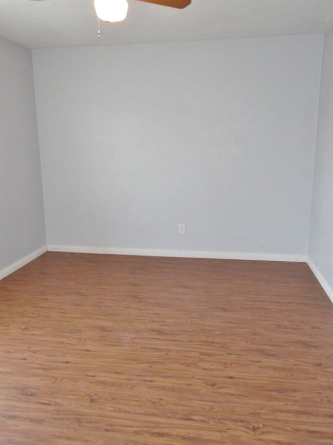 Building Photo - RECENTLY REMODELED, FRESHLY PAINTED HOME IN NORTHEAST FORT WORTH