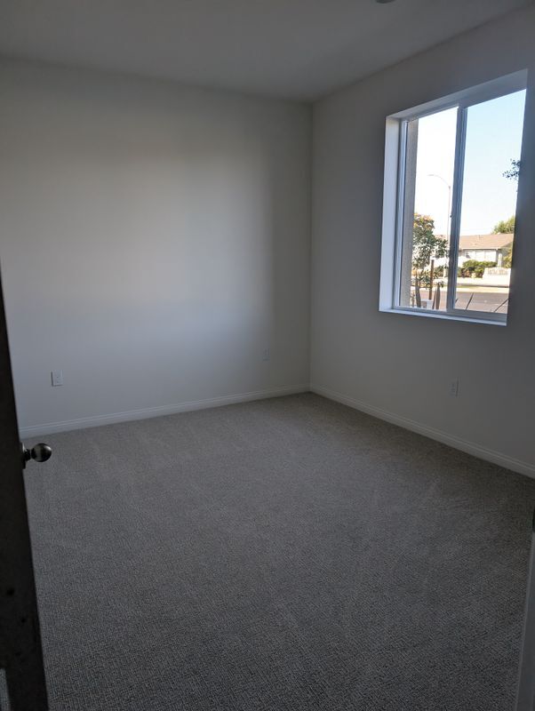 Building Photo - 2430 E Lincoln Ave