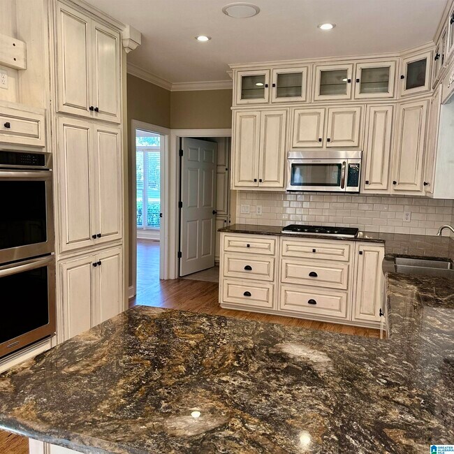 Building Photo - 5982 Valley Way