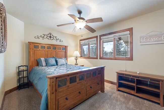 Building Photo - Charming Fully-Furnished Condo for Rent in Columbia Falls, MT – Located in Meadow Lake Golf Cours...