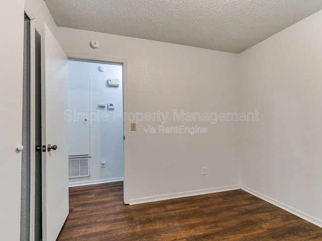 Building Photo - 6207 SE 46th St