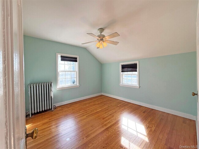 Building Photo - 495 Montauk Hwy