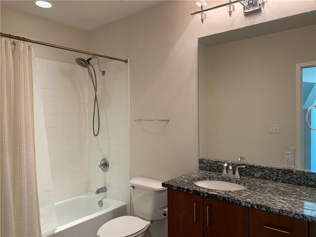 Building Photo - 923 Peachtree St NE