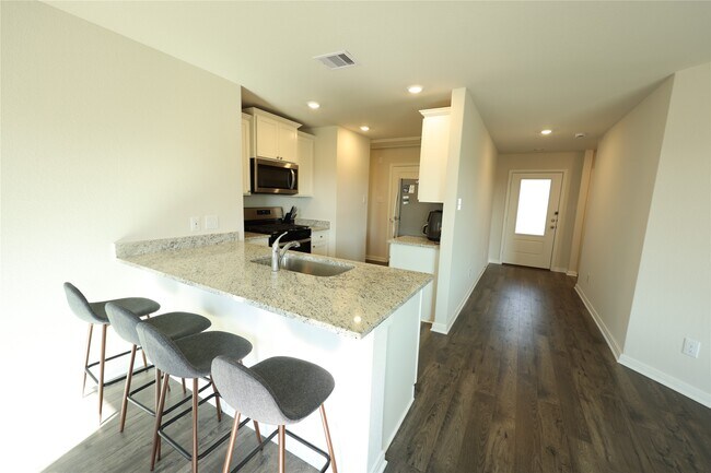 Building Photo - 428 Lgt Smt Dr