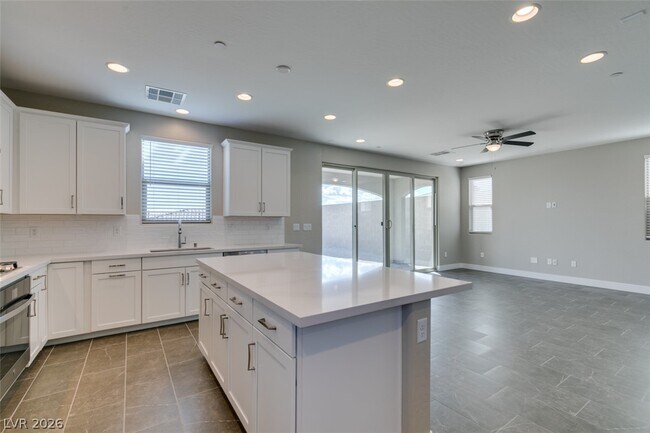 Building Photo - 11803 River Hawk Ave