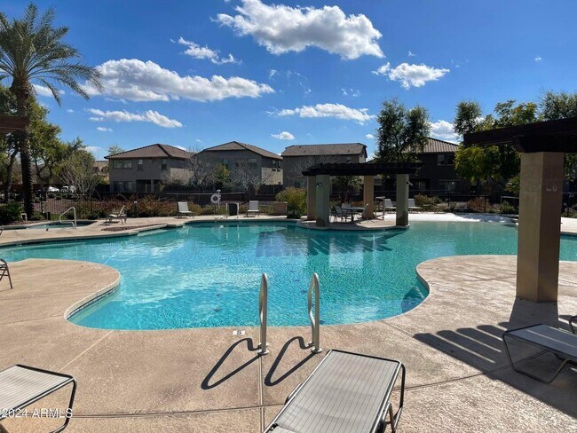 Building Photo - 1940 W Faria Ln