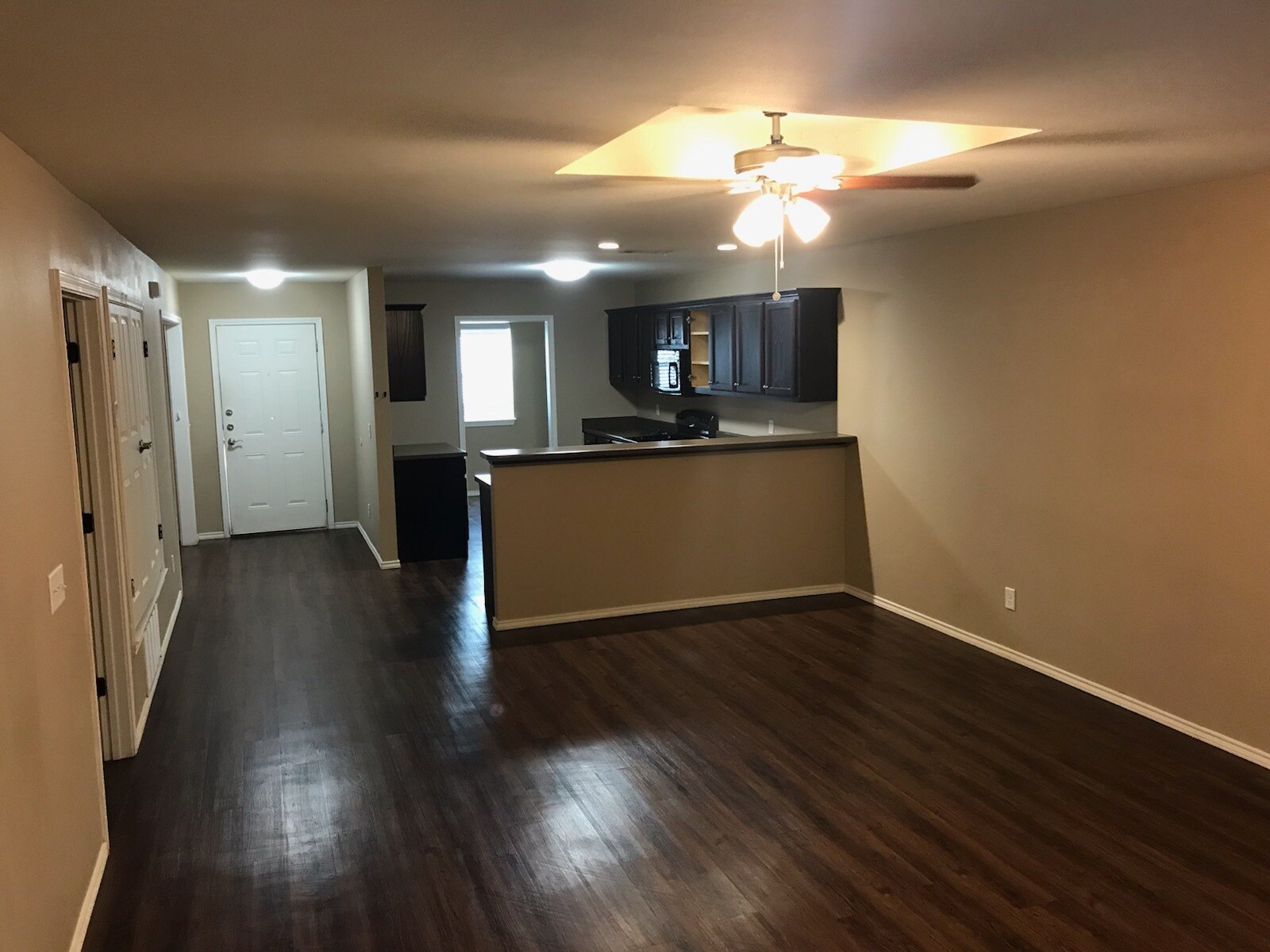Building Photo - 4220 Castlegate Dr