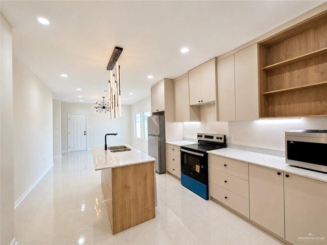 Building Photo - 4213 Hummingbird Ave