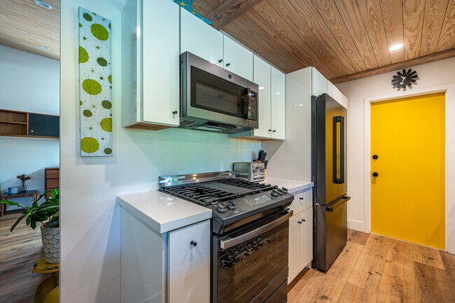 Building Photo - 2748 E Via Escuela