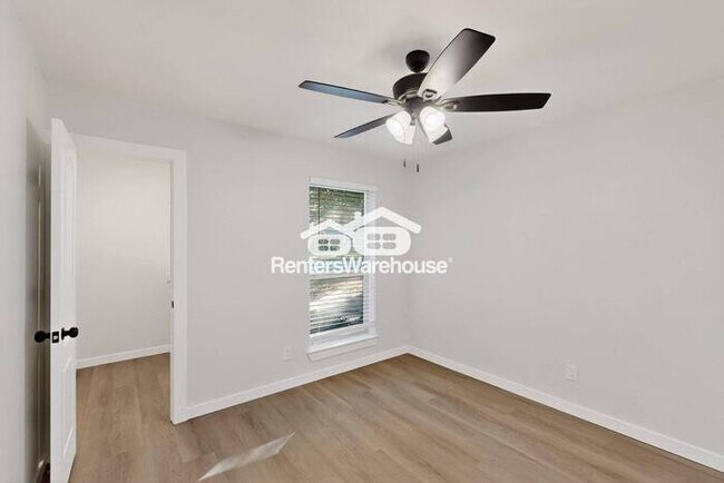 Building Photo - Completely Refreshed NRH Home Move IN Ready.