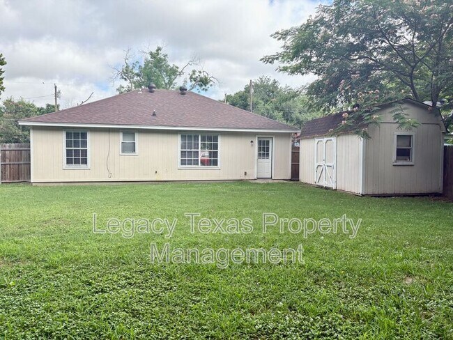 Building Photo - 1136 Alvarado St