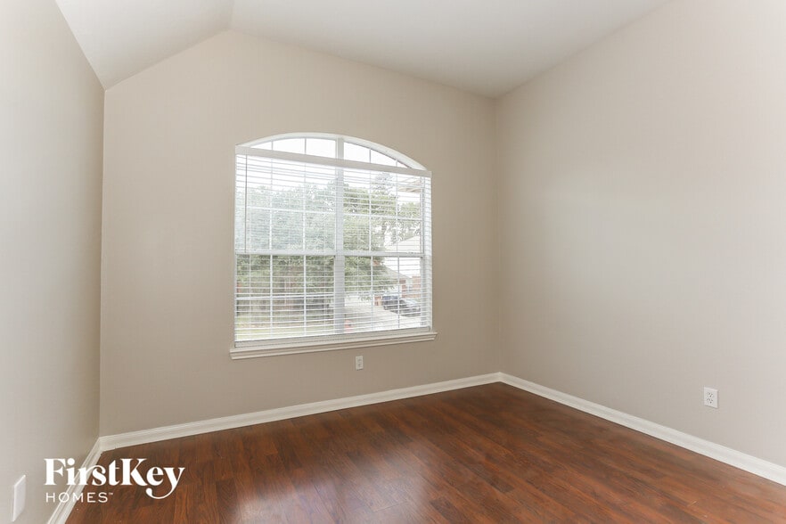 Building Photo - 18514 Skippers Helm