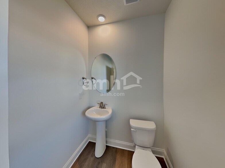 Building Photo - 9127 Henley Ave