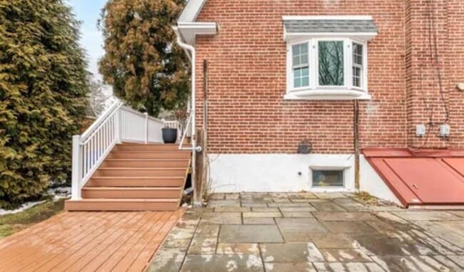 Building Photo - 444 St Davids Ave