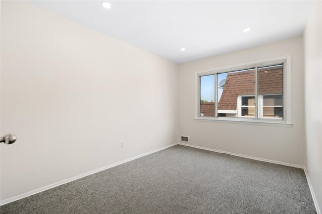 Building Photo - 15-72-72 216th St