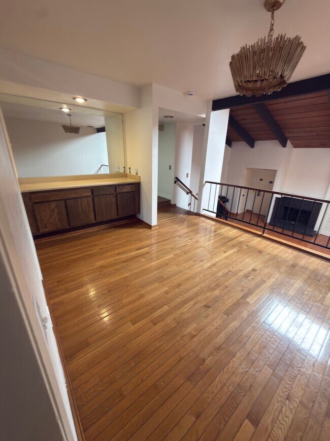 Building Photo - DESIRABLE TWO BEDROOM TWO BATH HOME IN STUDIO CITY