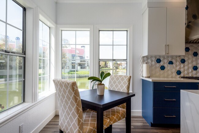 Building Photo - Waterfront Property with Stunning Views, L...