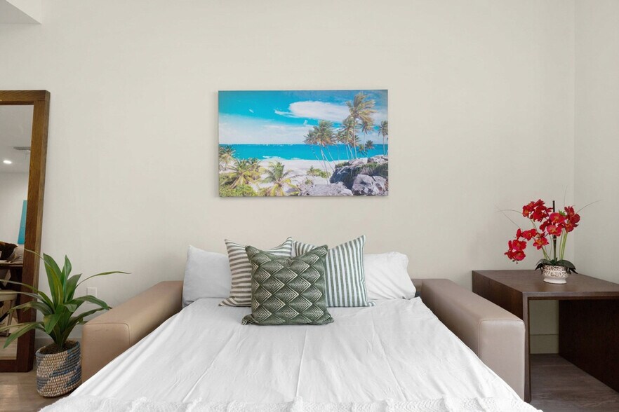 Building Photo - 777 N Ocean Dr