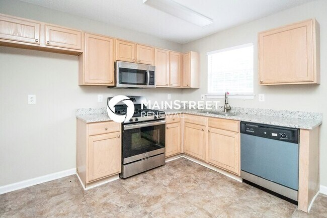 Building Photo - 3 Bedroom Pet-Friendly Home in Lithonia, GA with Main Street Renewal