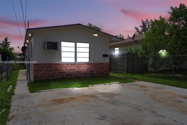 Building Photo - 805 NW 3rd Terrace