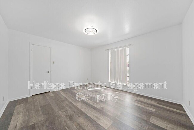 Building Photo - 8401 N New Braunfels Ave