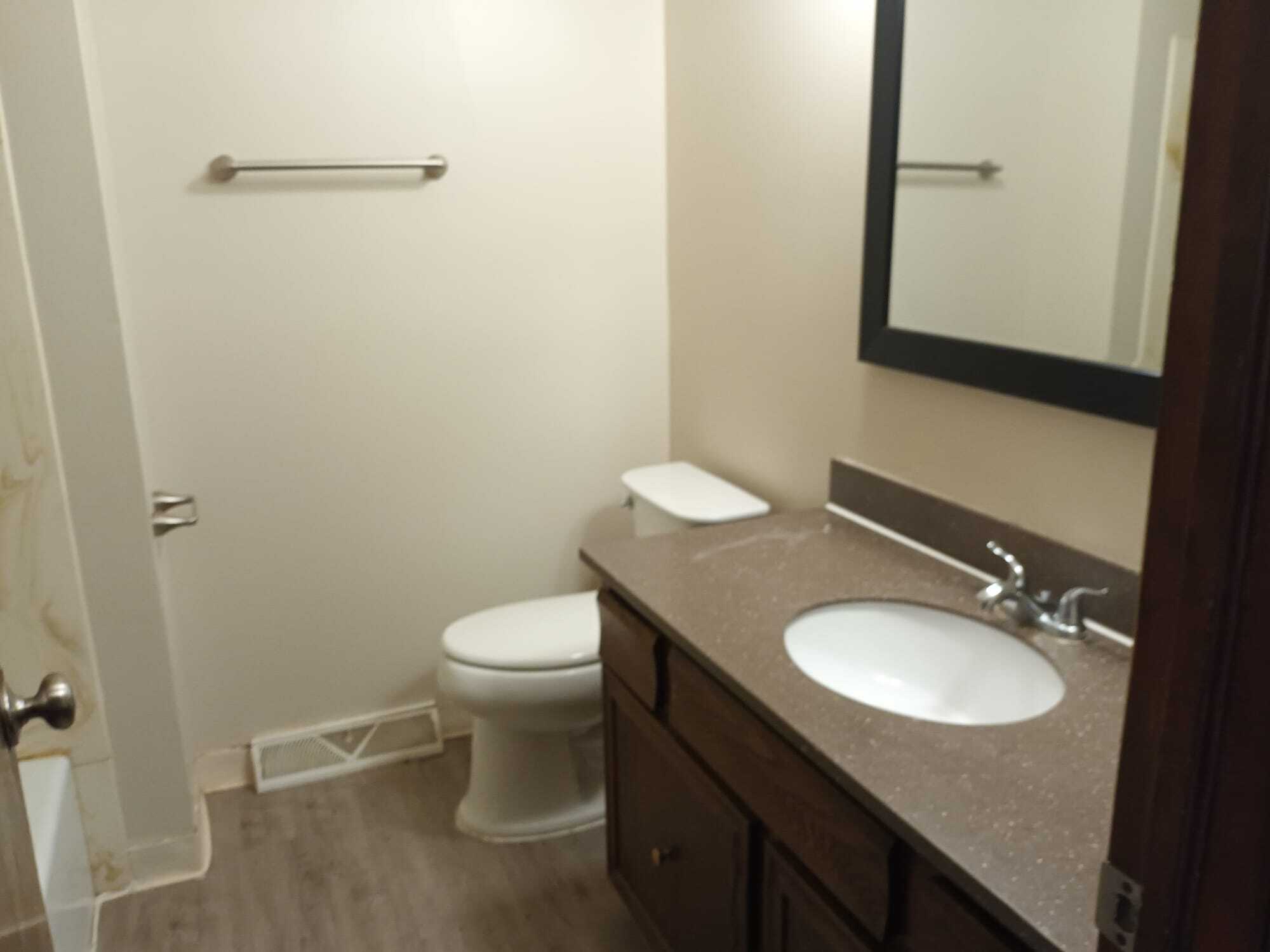 Building Photo - 812 Linworth Rd E