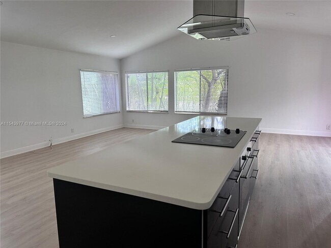 Building Photo - 547 Patio Village Way