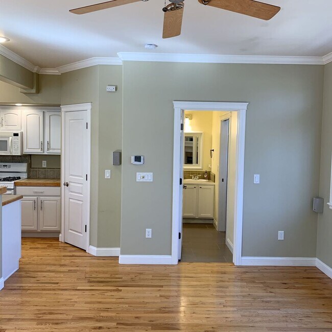 Building Photo - Beautiful Home In South East Boise!