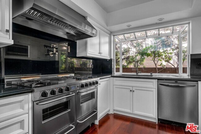 Building Photo - 325 S El Camino Dr