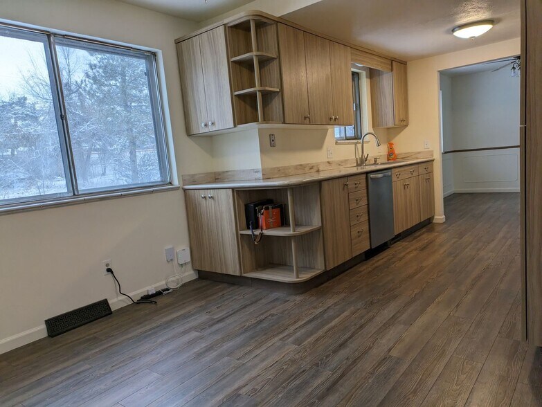 Building Photo - 11065 Pinyon Dr