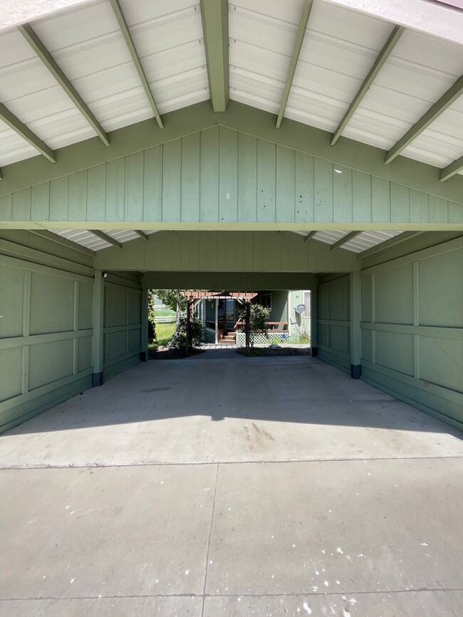Building Photo - Rural living at its finest!  Large 3bdrm 2...