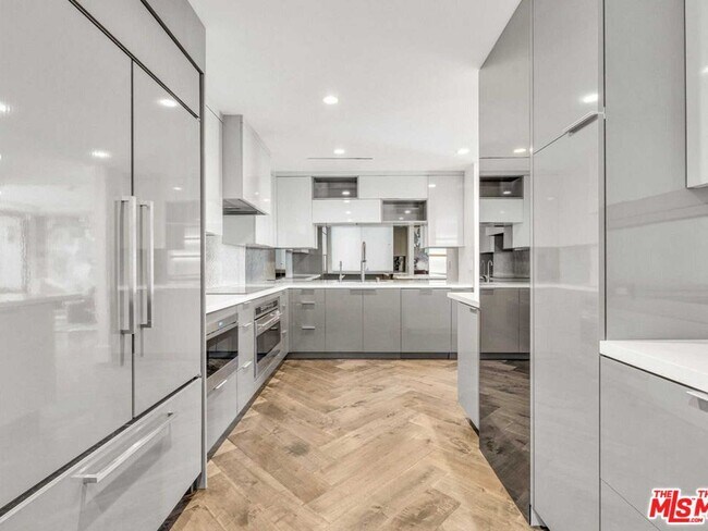 Building Photo - 1100 Alta Loma Rd