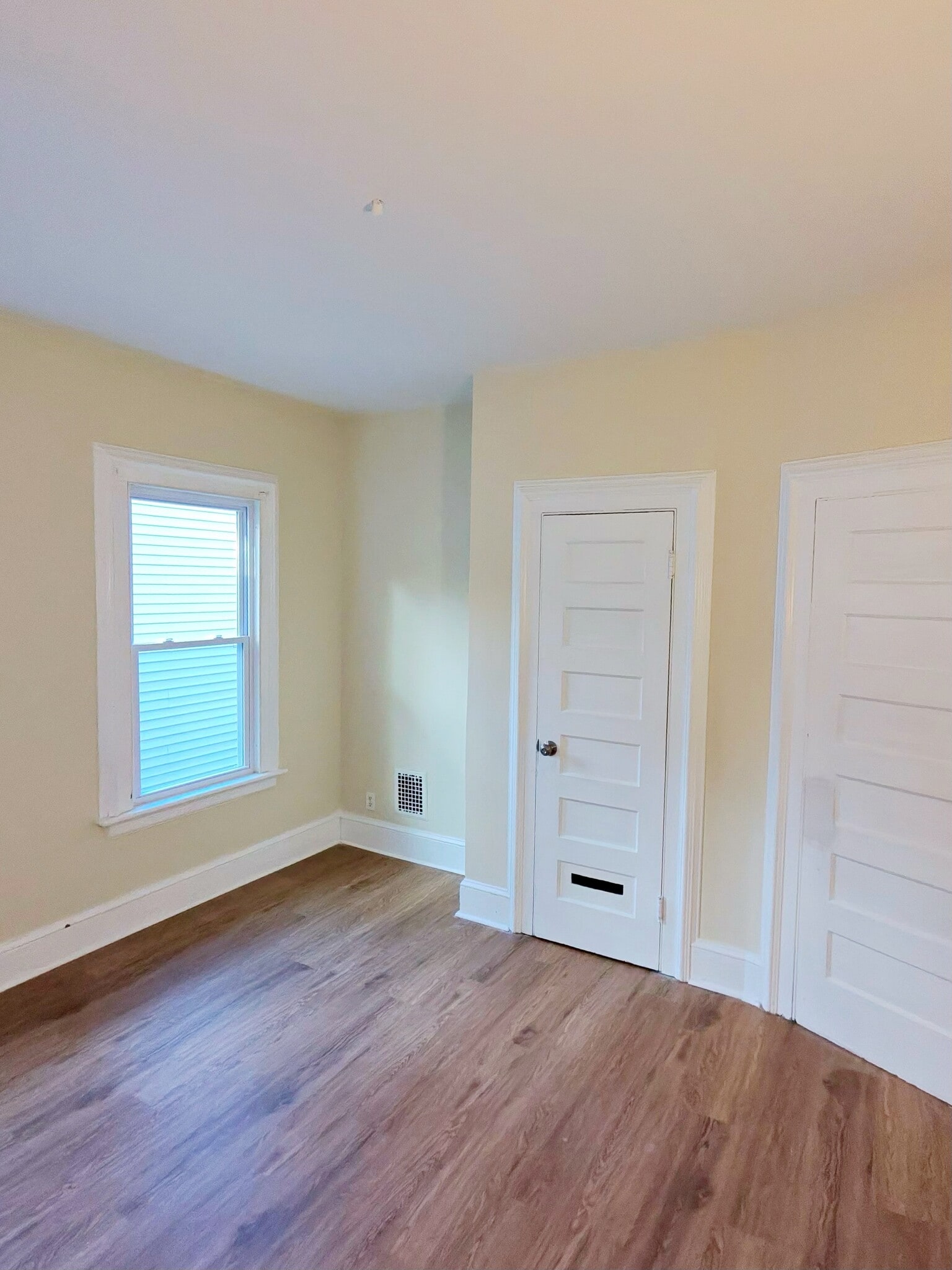 Building Photo - 142 Hillside Ave