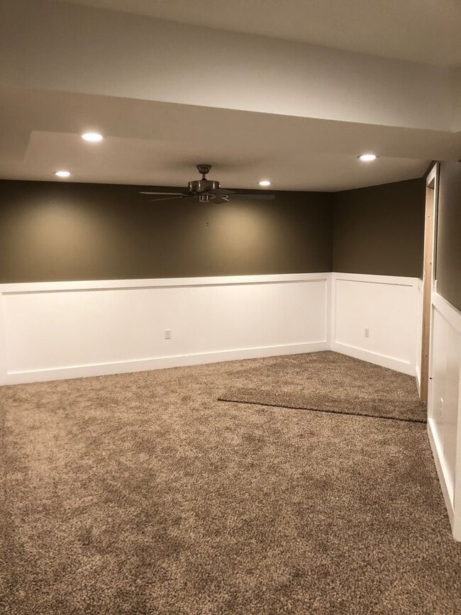 Building Photo - Four bedroom home in Plum Springs with fully finished basement