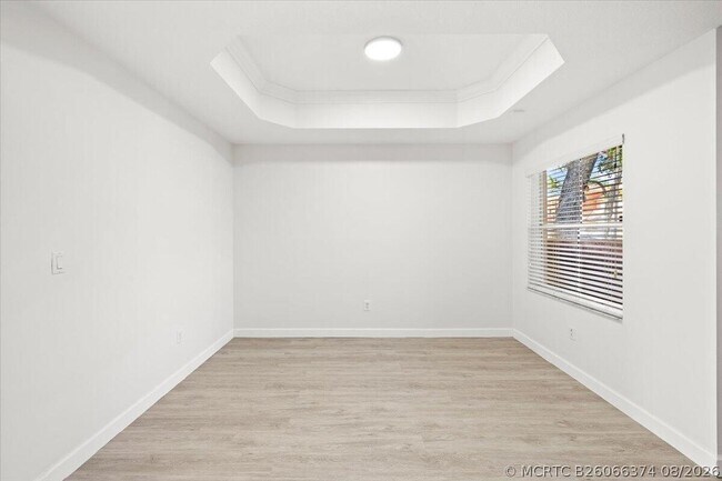 Building Photo - 4962 Leeward Ln