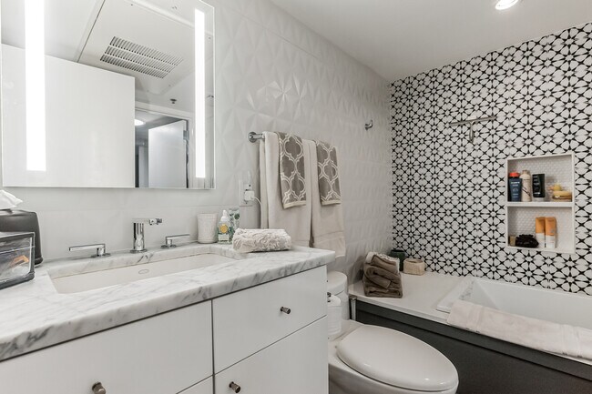 Building Photo - 1115 S Alamo St