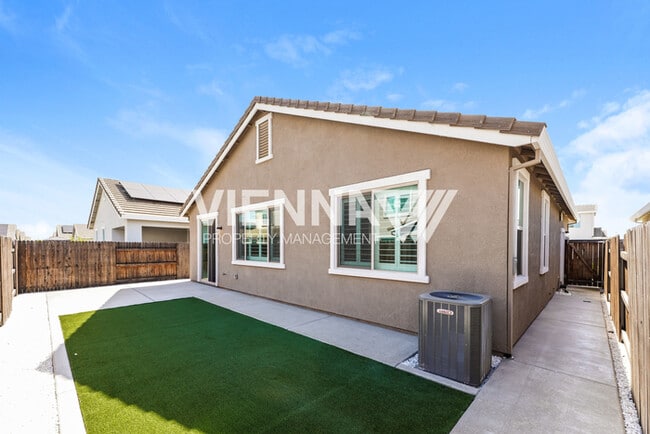 Building Photo - 4120 Gossamer St