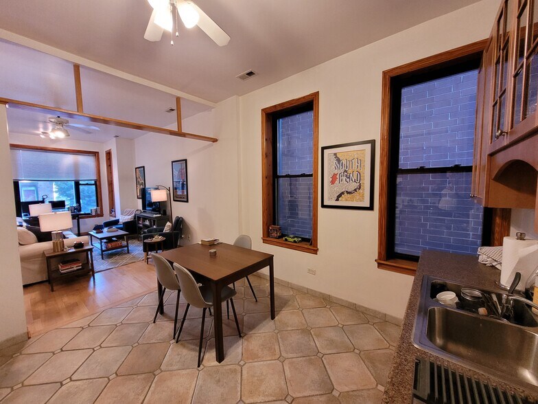 Building Photo - 1538 N Wood St