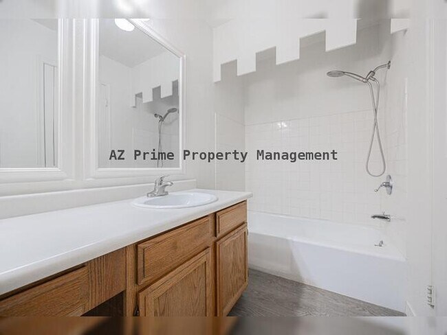 Building Photo - 428 E Fremont Dr