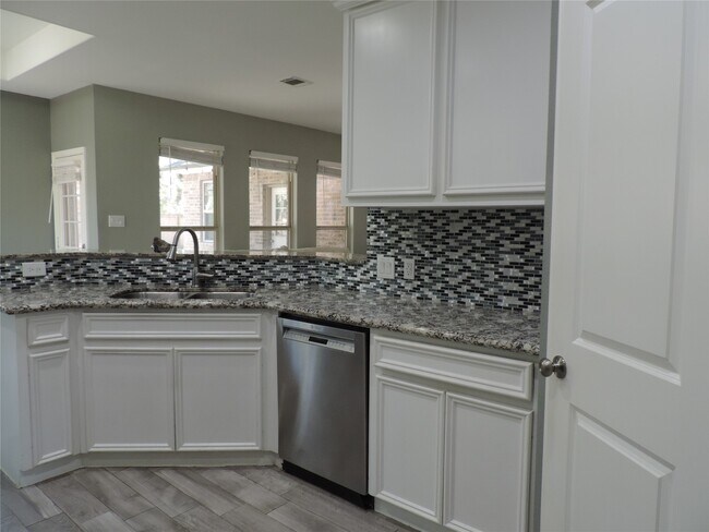 Building Photo - 2730 N Colosseum Ct