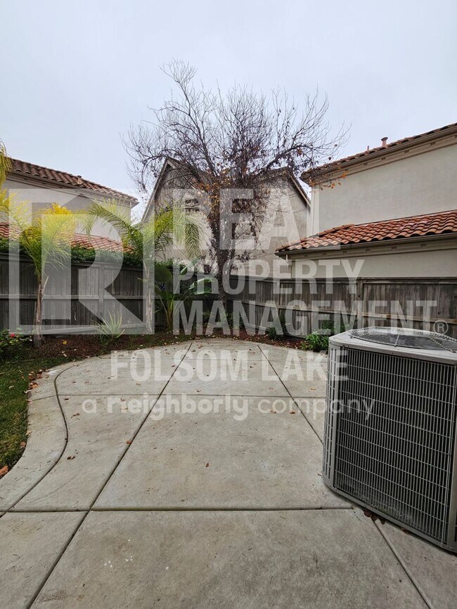 Building Photo - Spacious 3 bedroom 2.5 bath in North Natomas