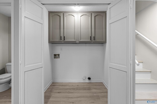 Building Photo - 1305 Hiwan Trail SE