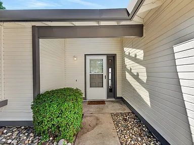 Building Photo - 3 bedroom 2 bath in Dry Creek School District.
