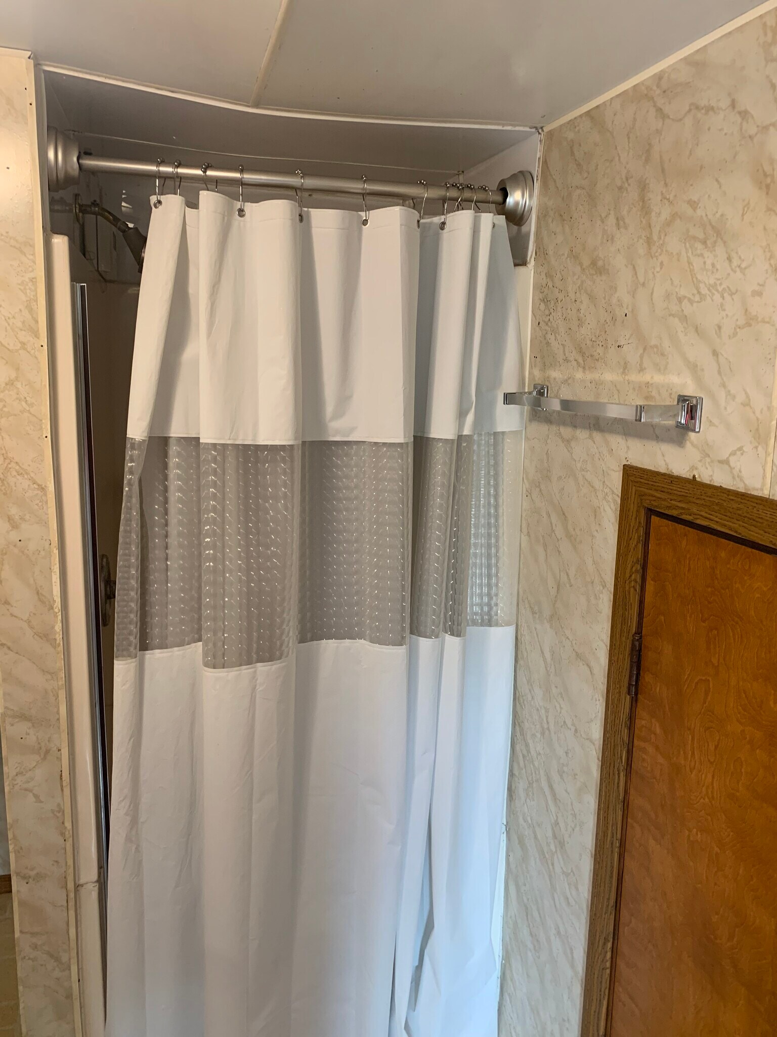 Building Photo - 256 E 5th St