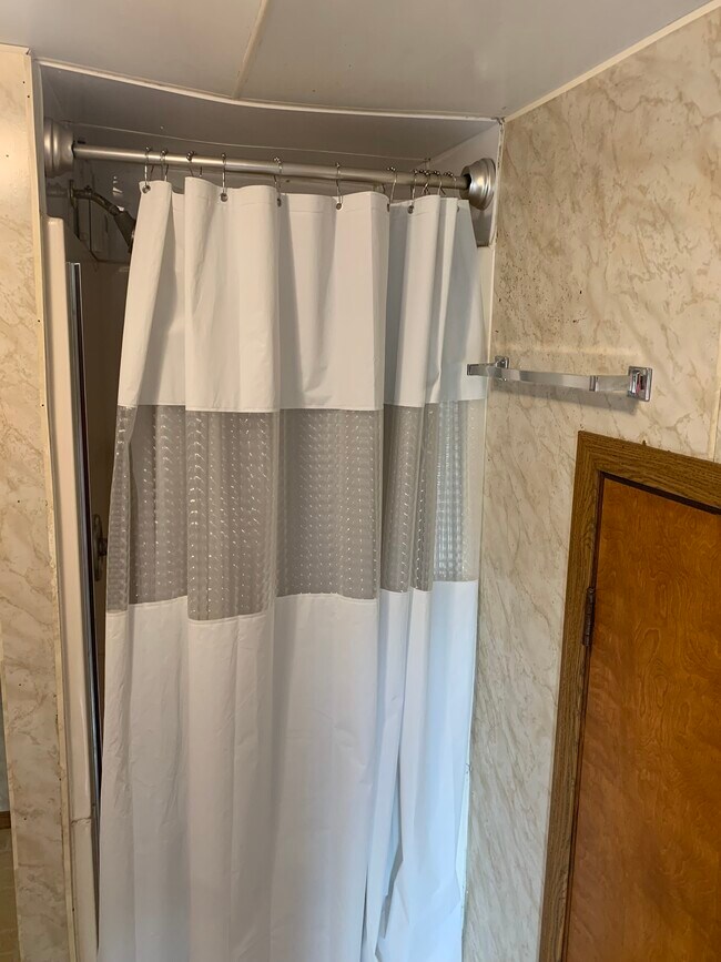 Building Photo - 256 E 5th St