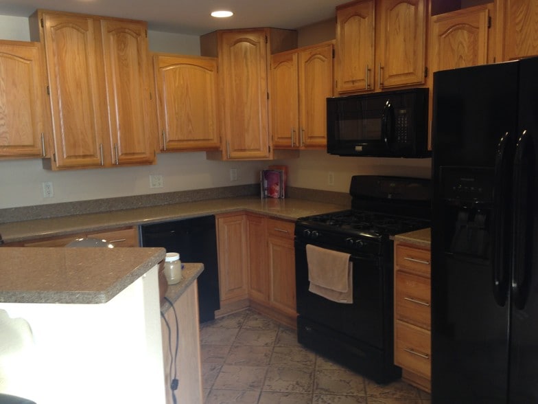 Kitchen - 320 Jennifer Ln