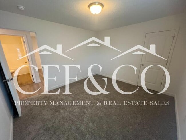 Building Photo - Price Improvement! Stunning New Constructi...