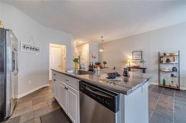 Building Photo - 6436 Portside Way