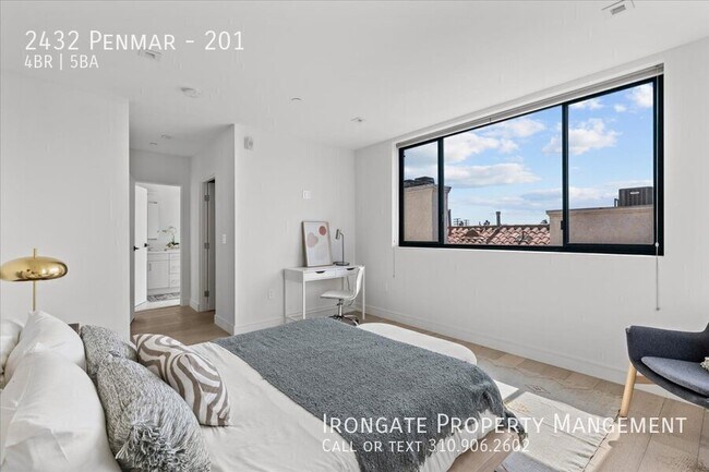 Building Photo - 2432 Penmar-201